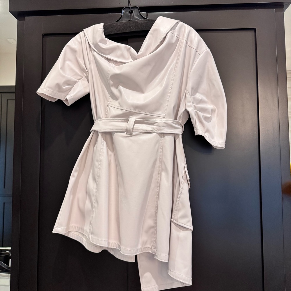 EUC Cinq a sept ivory shortsleeved faux off shoulder leather jacket size 10 - Picture 9 of 9